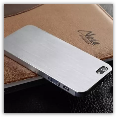 Metal Case ye iPhone