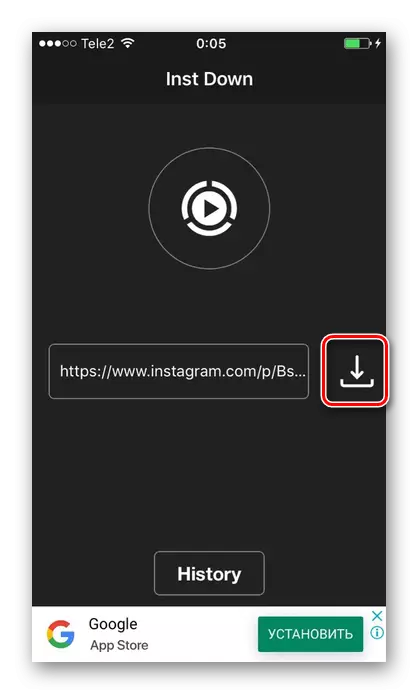 Pagpindot sa icon ng pag-download ng video mula sa Instagram sa iPhone