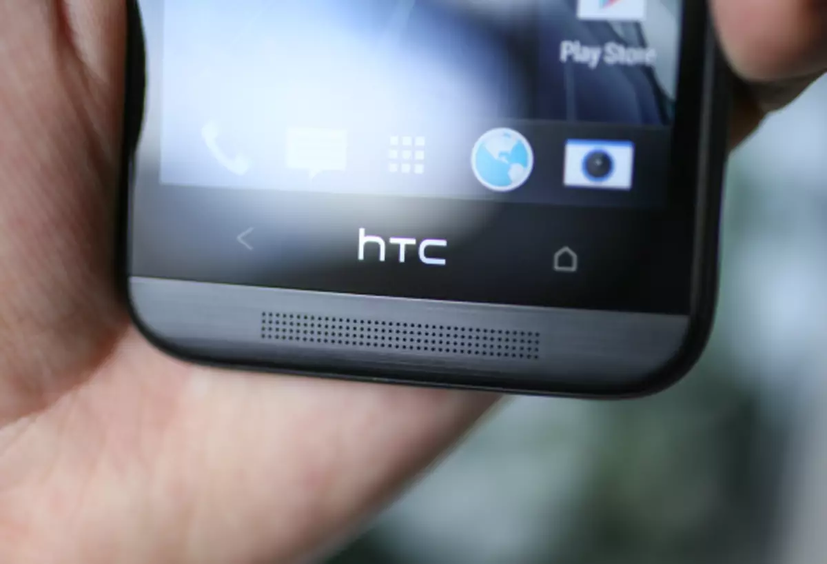I-HTC Desire 601 ibuyisa i-firmware ye-smartphone kwisimo sefektri Android 4.2.2