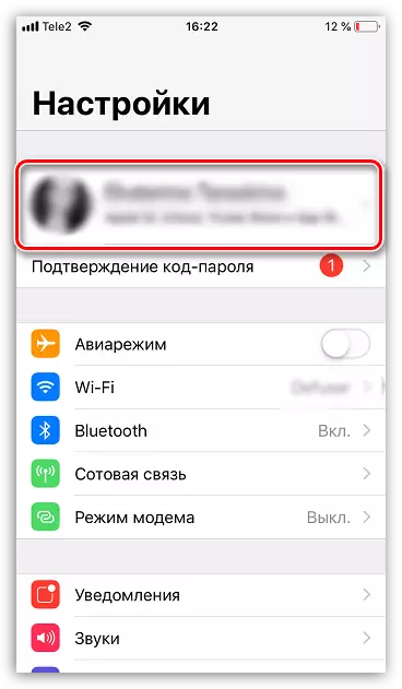 Az Apple ID fiók beállításai az iPhone-on
