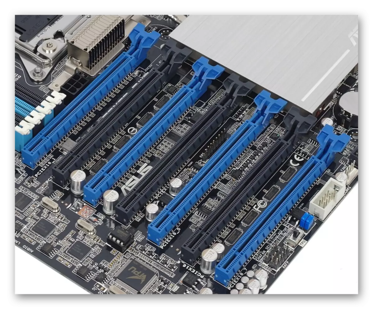 Konnetturi PCI-E fuq motherboard tal-kompjuter