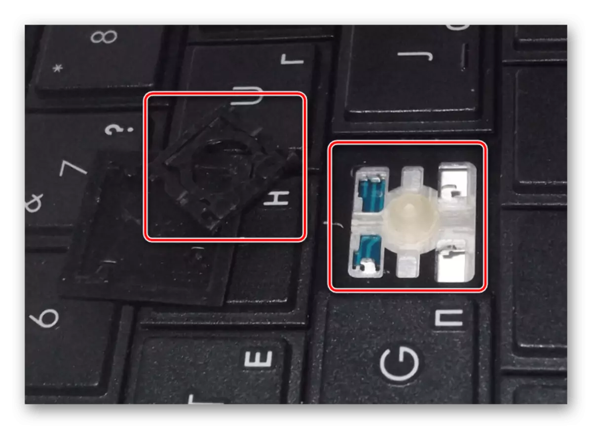 El proceso de reemplazo de las llaves en un teclado para computadora portátil.