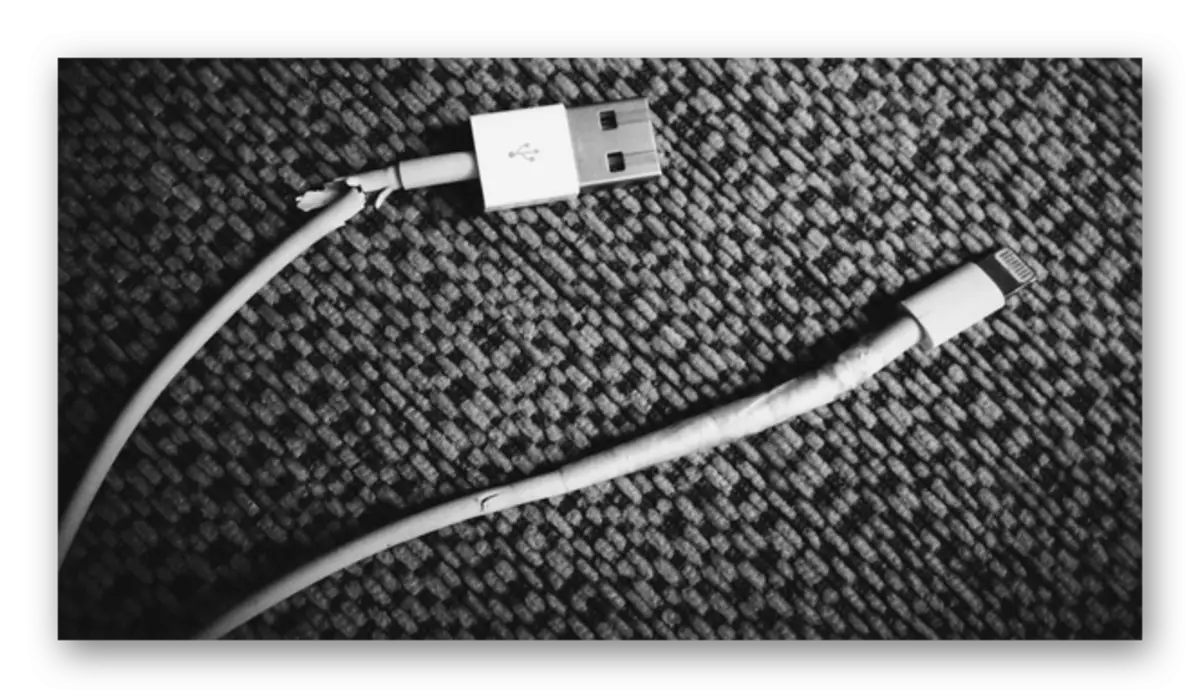 Un exemplo dun cable USB danado