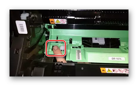 Pressione o botão Reset na impressora Brother