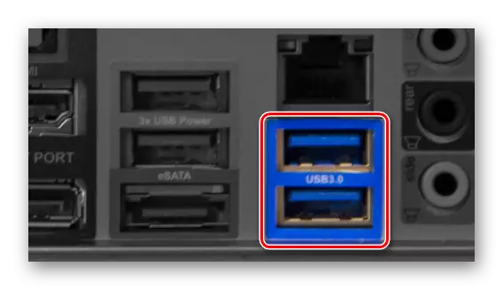 Παράδειγμα θύρες USB σε έναν υπολογιστή