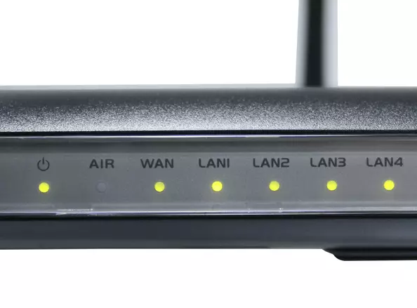 Asus rt-n10 gefouert Indikatoren op der Frontpanel vum Router