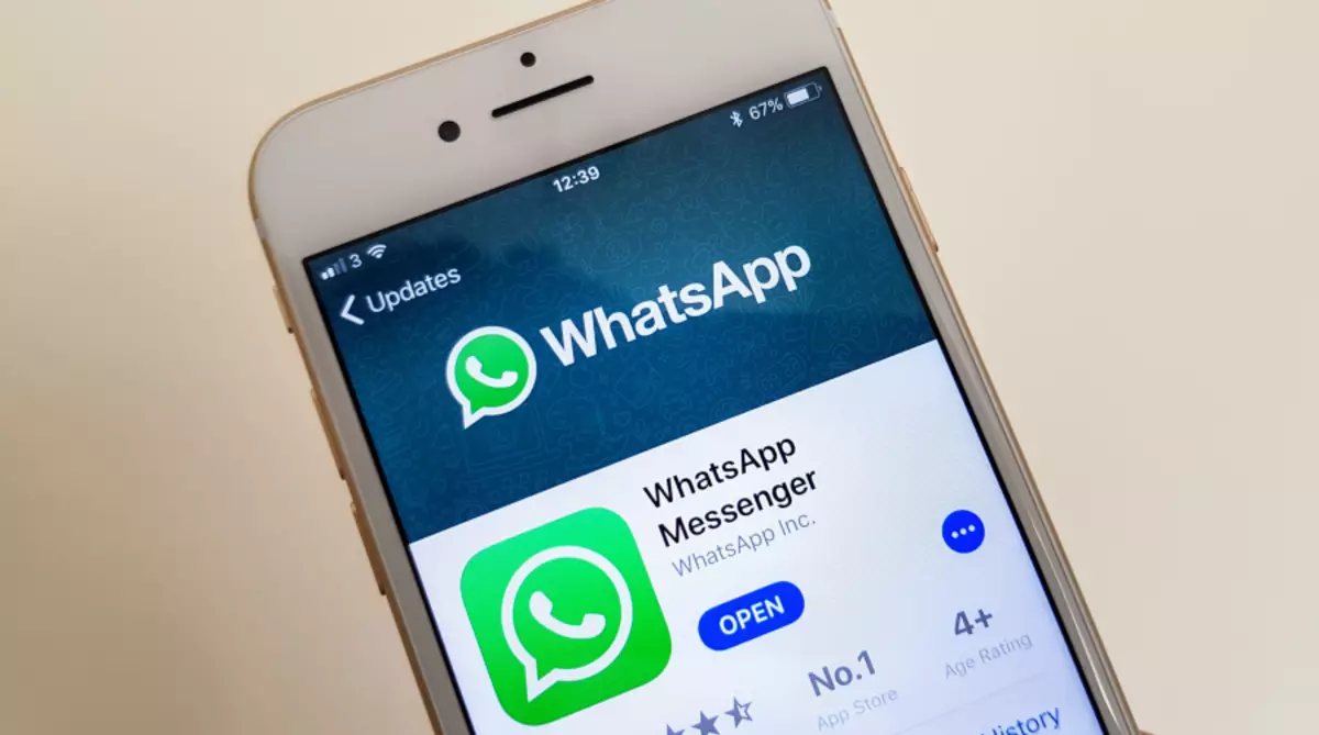Додавання у видалення контактів в WhatsApp для iPhone