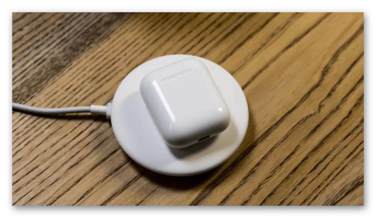 Laden Airpods Headhliphe mat Wireless Opluede Support