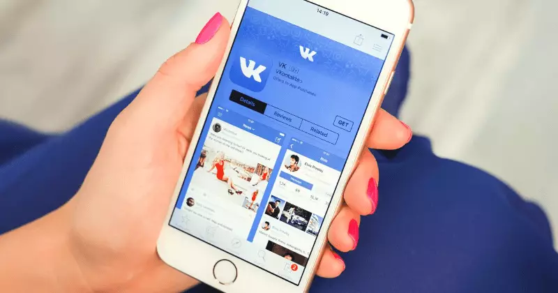 Cara masang VKontakte di iPhone