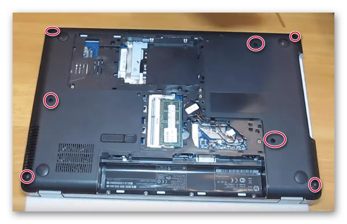 HP G62 Laptop နောက်ဘက် panel ကို ripping