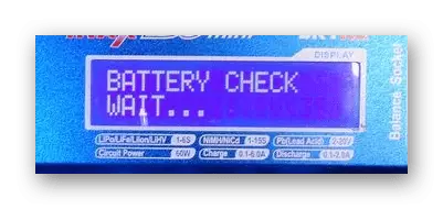 O processo de verificar a bateria usando IMAX