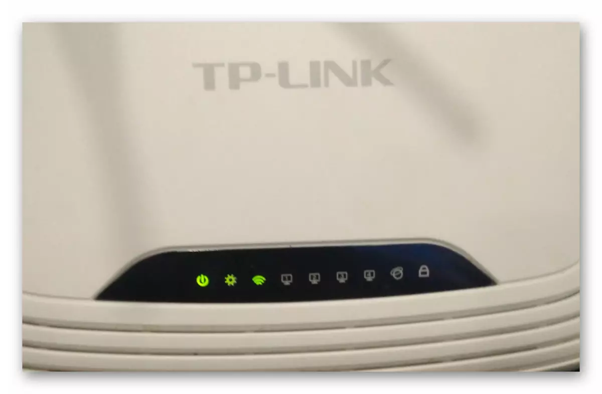 TP-Link TL-WR-740N viashiria kwenye nyumba ya router