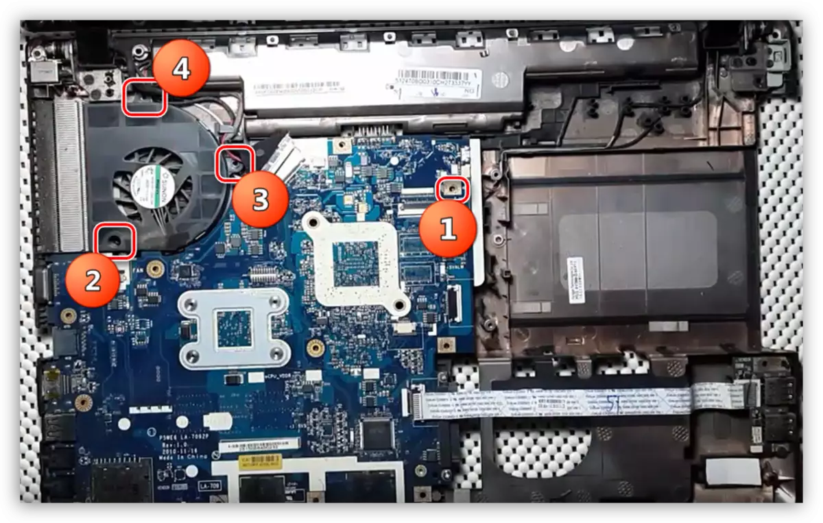 Dismanteling fan moederbord en Fan op Acer Aspire 5253 laptop