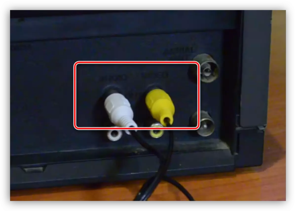RCA-kablo konektas al VCR