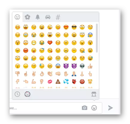 VKontakte செய்திகள் பிரிவில் Emojiplus உரையாடல் பெட்டியை பயன்படுத்தி Emojiplus நீட்டிப்பு ஸ்டிக்கர்கள் செல்ல.
