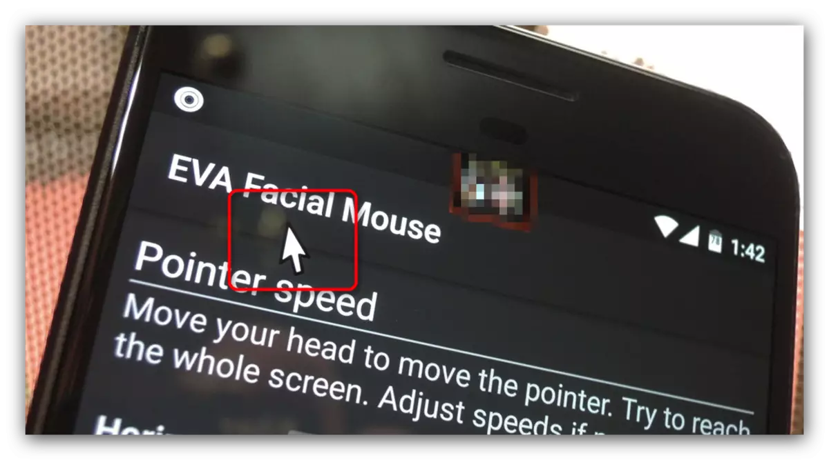 Курсорот поврзан со паметен телефон со Android глувчето
