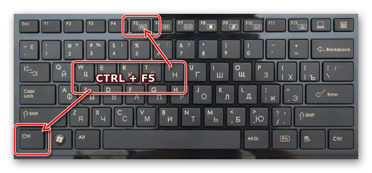 Menekan kombinasi Ctrl dan F5 keyboard pada keyboard