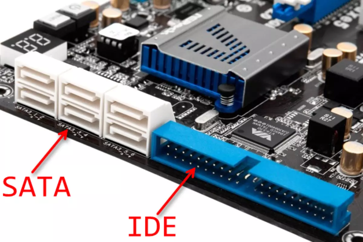 Conectorii IDE și SATA pe placa de bază