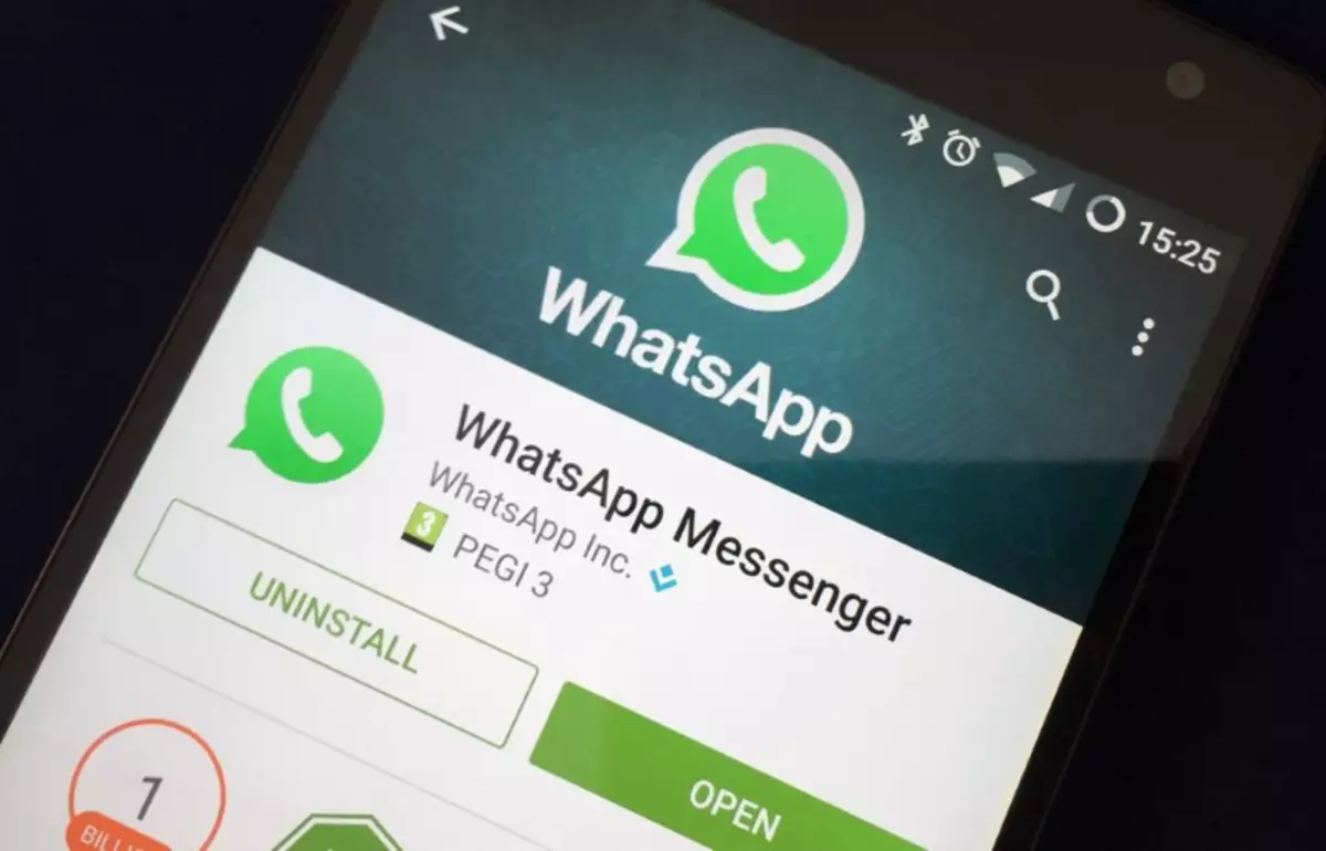 Menginstal WhatsApp di Android-smartphone dari Google Play Market