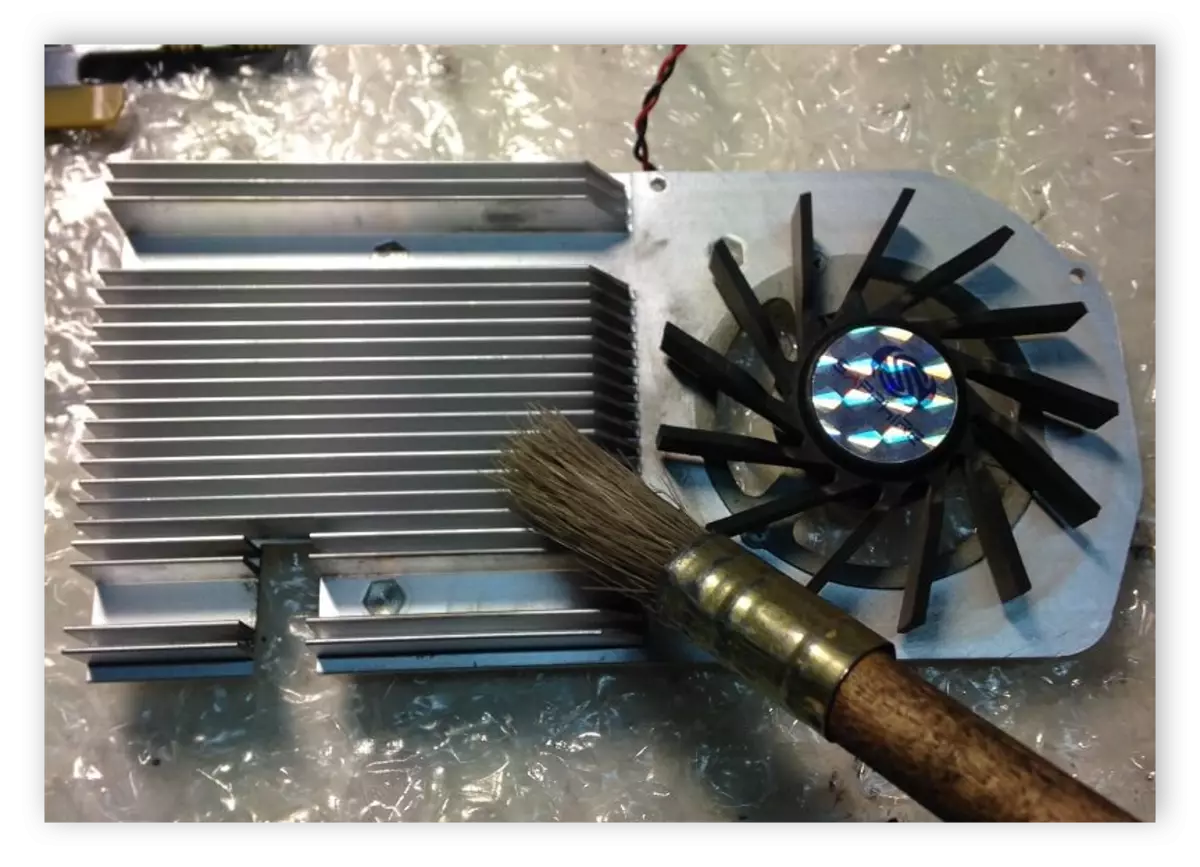 Ngresiki Kertu Video Radiator lan Cooler
