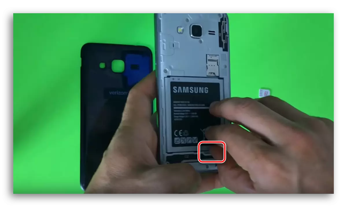 Välja ett batteri från Samsung Smartphone J3