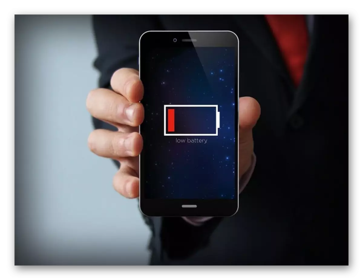 Malalta bateria ŝarĝo pri smartphone