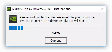 Il processo di copia dei file dell'installatore del driver per NVIDIA GeForce 6600 nella directory precedentemente specificata