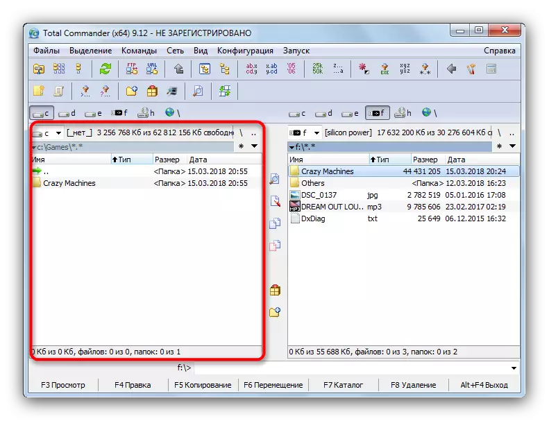 Folder kkupjati bil-logħba flash drive għall-kompjuter fil-kmandant totali
