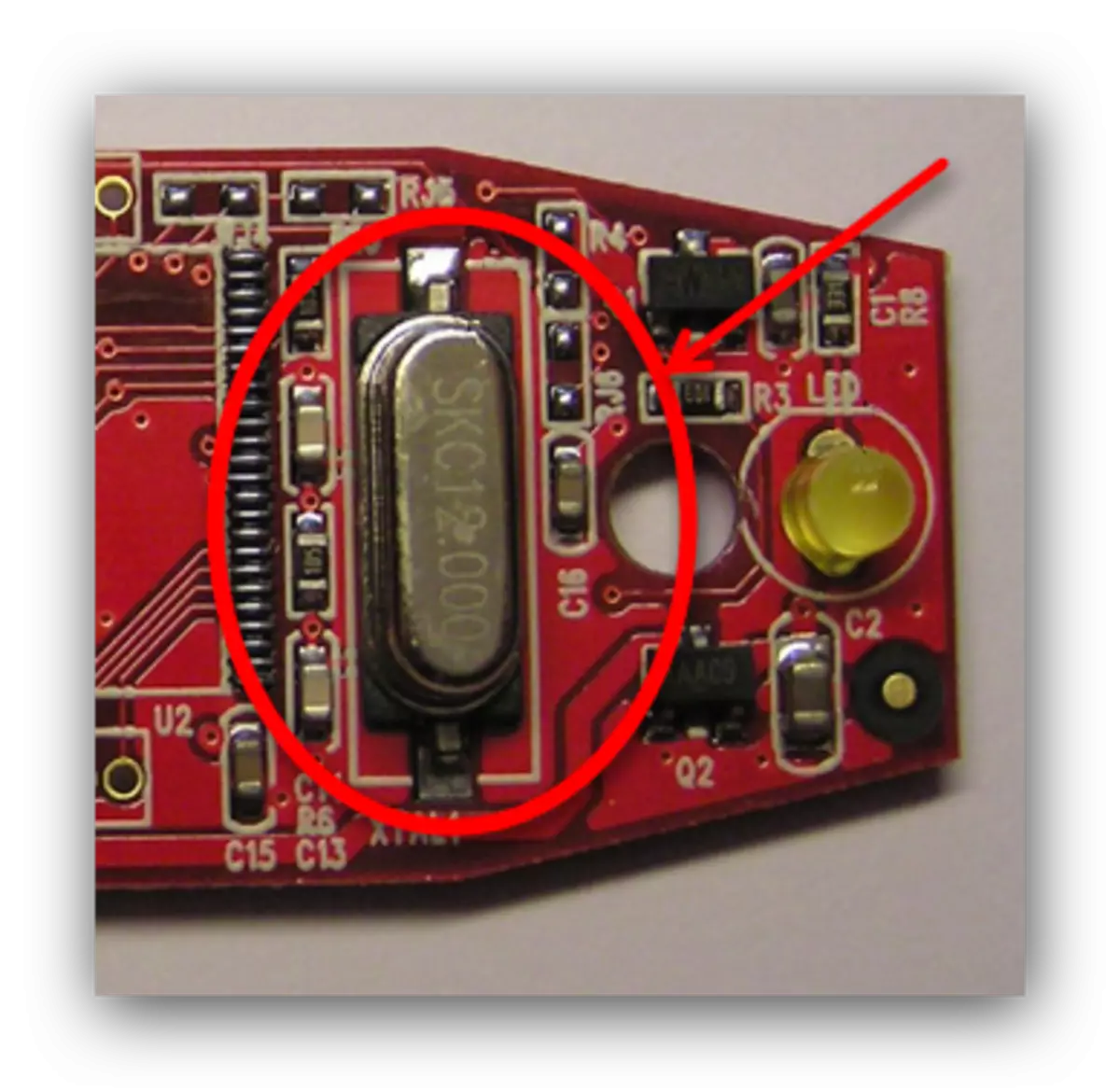 Resonator op PCB Flash Drive