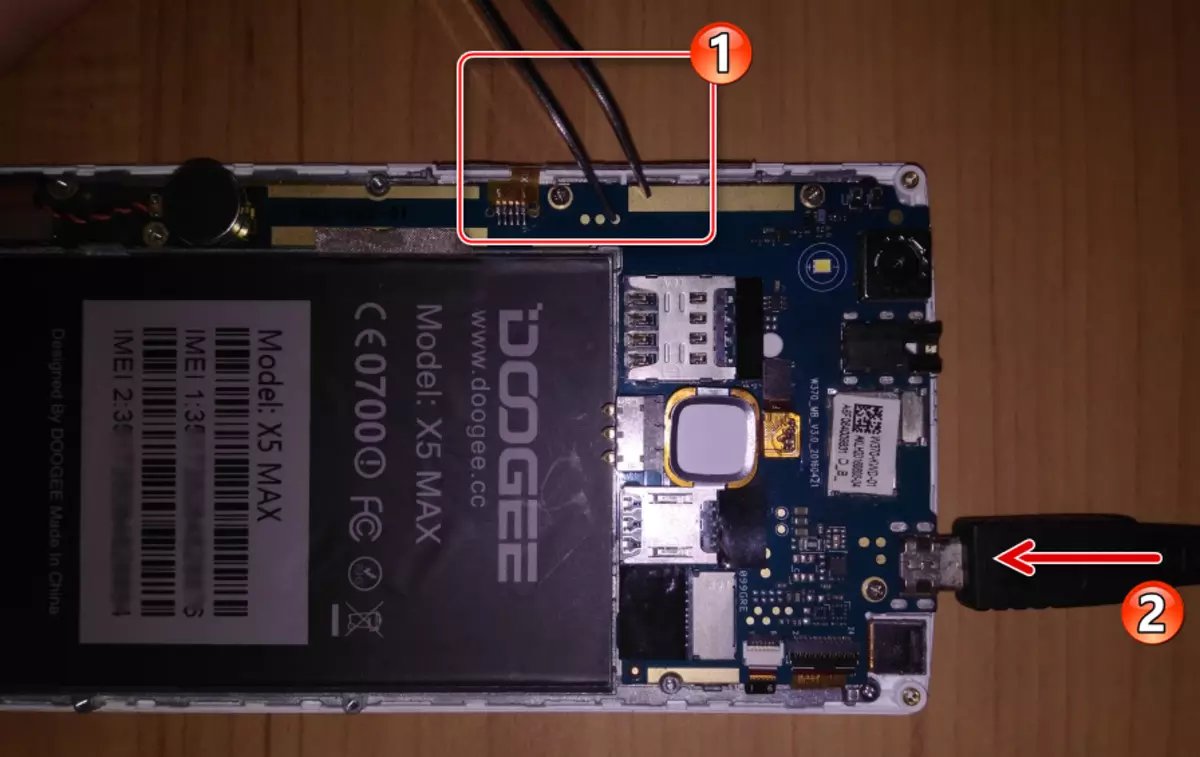 DOOGEE X5 MAX BRICK - Koppel 'n kabel vir 'n firmware met 'n geslote toetse