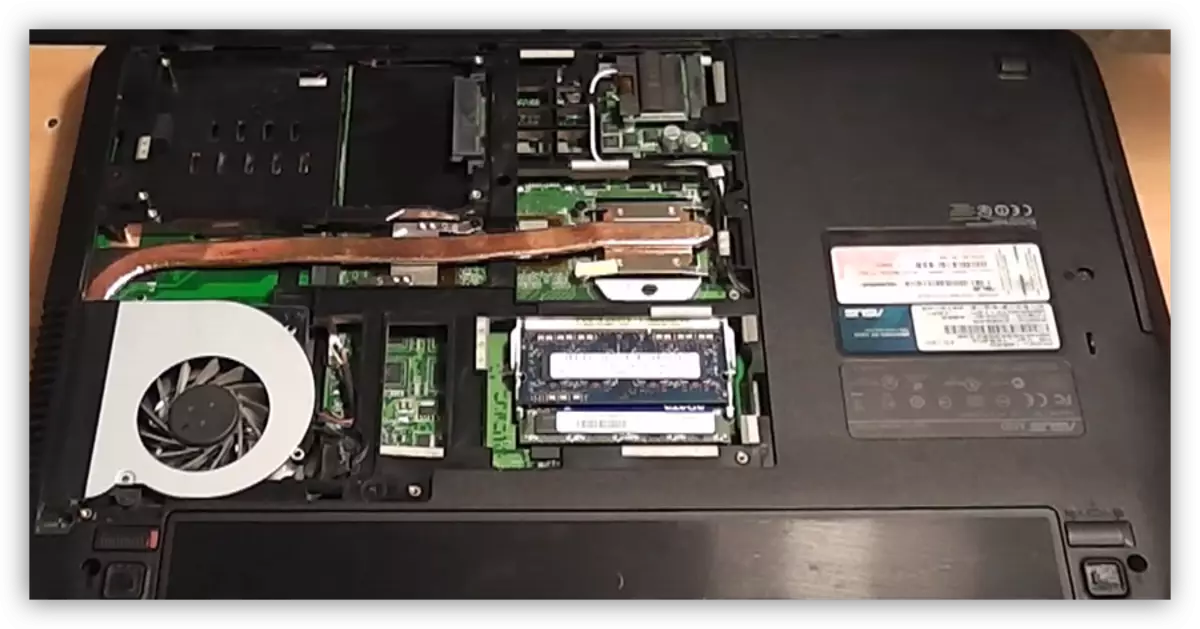Dismantling of the service plate when disassembling a laptop