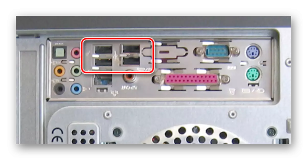 Ekzemplo de USB-havenoj pri la sistemo