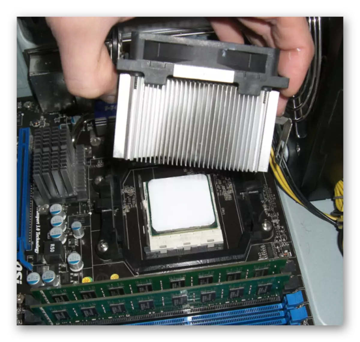 Ondoa cooler processor kutoka motherboard.