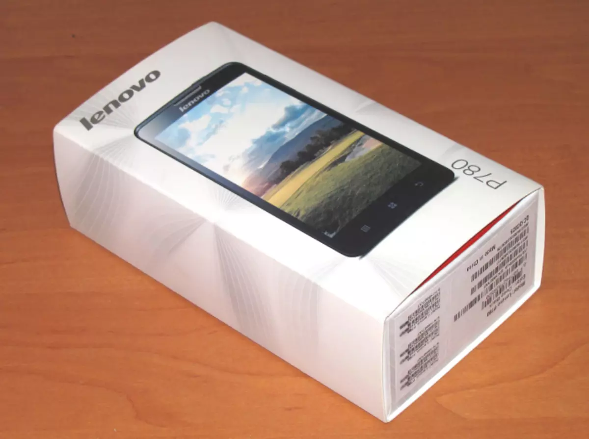 Lenovo P780 скрынка міжнароднай апаратнай версіі смартфона