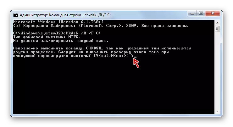 Mesaĝo pri la lanĉo de la Check Disk Utileca kiam vi rekomencas la sistemon per la komandlinia interfaco en Vindozo 7