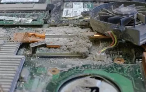 Laptop in dust - view from the inside