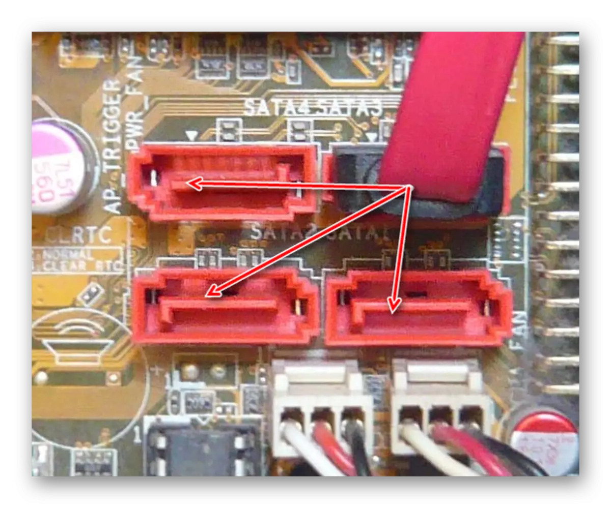 Повторно поврзување на кабелот SATA на друг конектор на матичната плоча