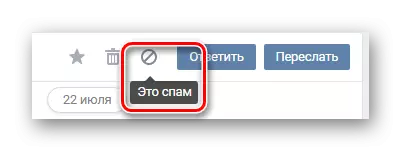 Proces odstraňování spamu v dialogu v sekci webu VKontakte