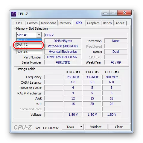 ການເລືອກສະລັອດຕິງຢູ່ໃນລາຍການແບບເລື່ອນລົງດ້ວຍຕົວເລກໂມ້ທີ່ມີໂມດູນ RAM ເຊື່ອມຕໍ່ໃນແຖບ SPD ໃນໂປແກຼມ CPU-Z