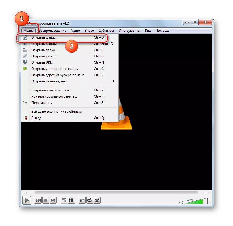 Pergi ke jendela pembukaan jendela melalui menu horizontal atas di program VLC Media Player_