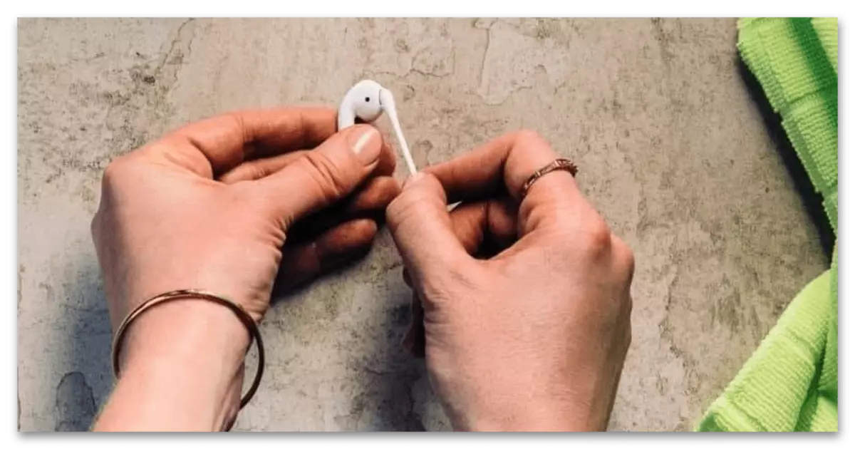 How to clean Airpods_004