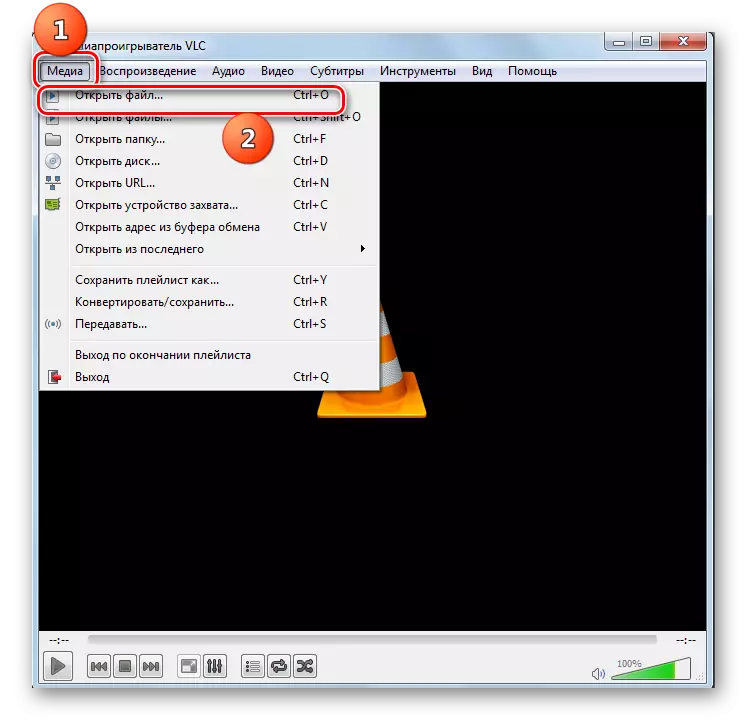 Pumunta sa window ng pagbubukas ng bintana sa pamamagitan ng tuktok na pahalang na menu sa programa ng Media Player ng VLC