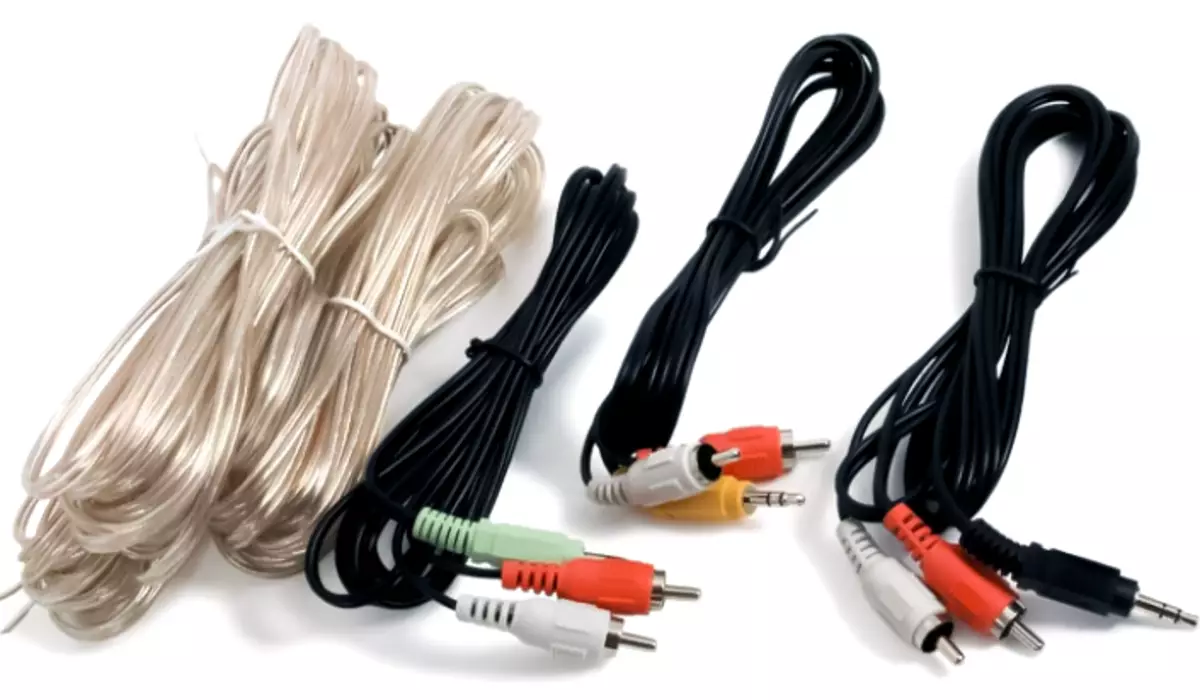 Mga kable alang sa pagkonektar sa usa ka unom ka channel speaker system sa usa ka computer sa sistema sa operating sa Windows XP