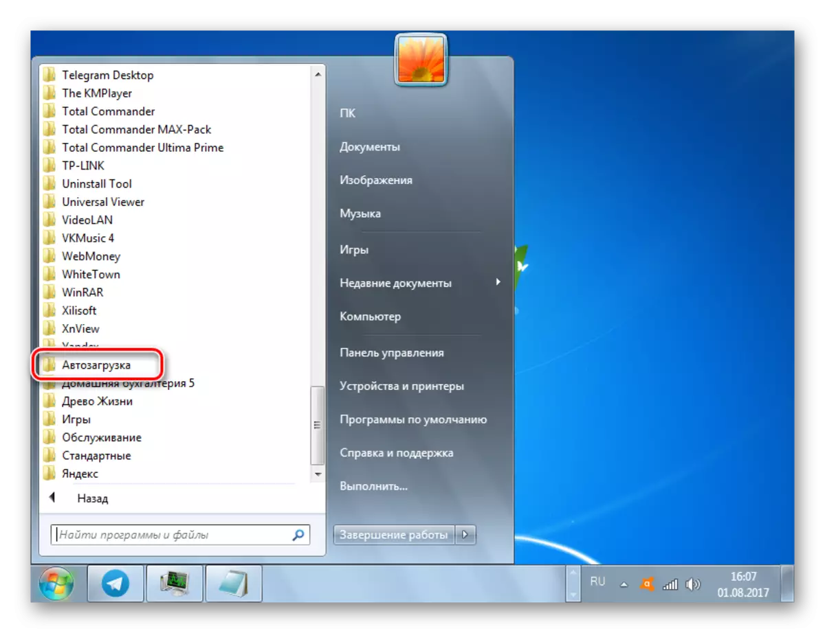 Beralih ke folder Startup melalui menu Start di Windows 7