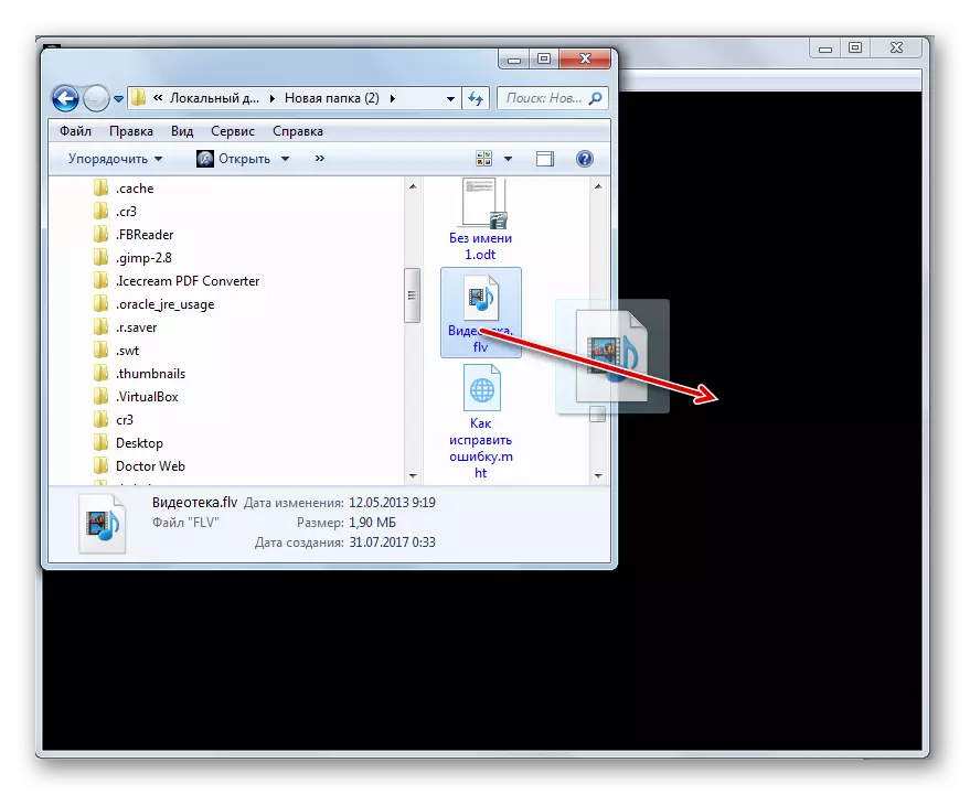 Windows Gezgini'nden FLV-Media-Player program penceresine bir dosya konuşuyor