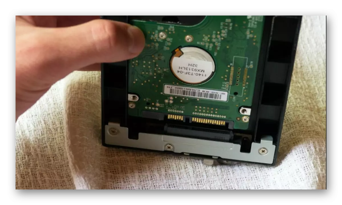 Instalirajte tvrdi disk u adapter