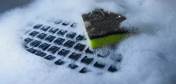 Cleaning a computer from dust
