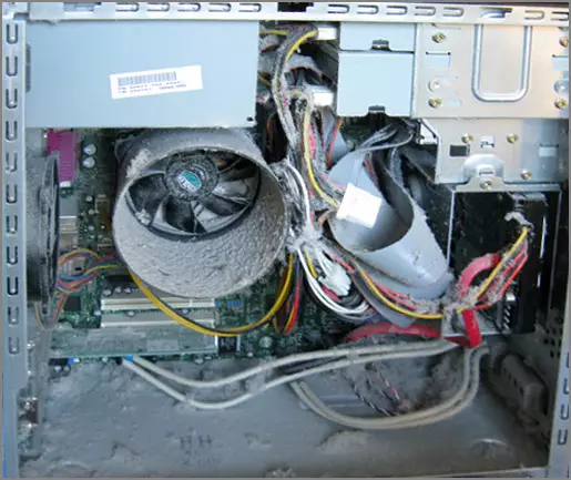 Σκόνη μέσα σε έναν υπολογιστή